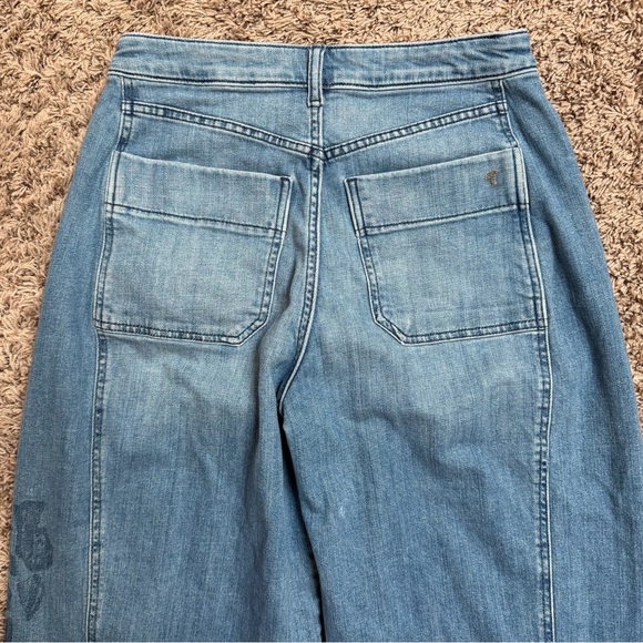 Pilcro Kenna Mid-Rise Heritage Barrel Jeans Icon Edition in Floral Resist Wash - Picture 9 of 15